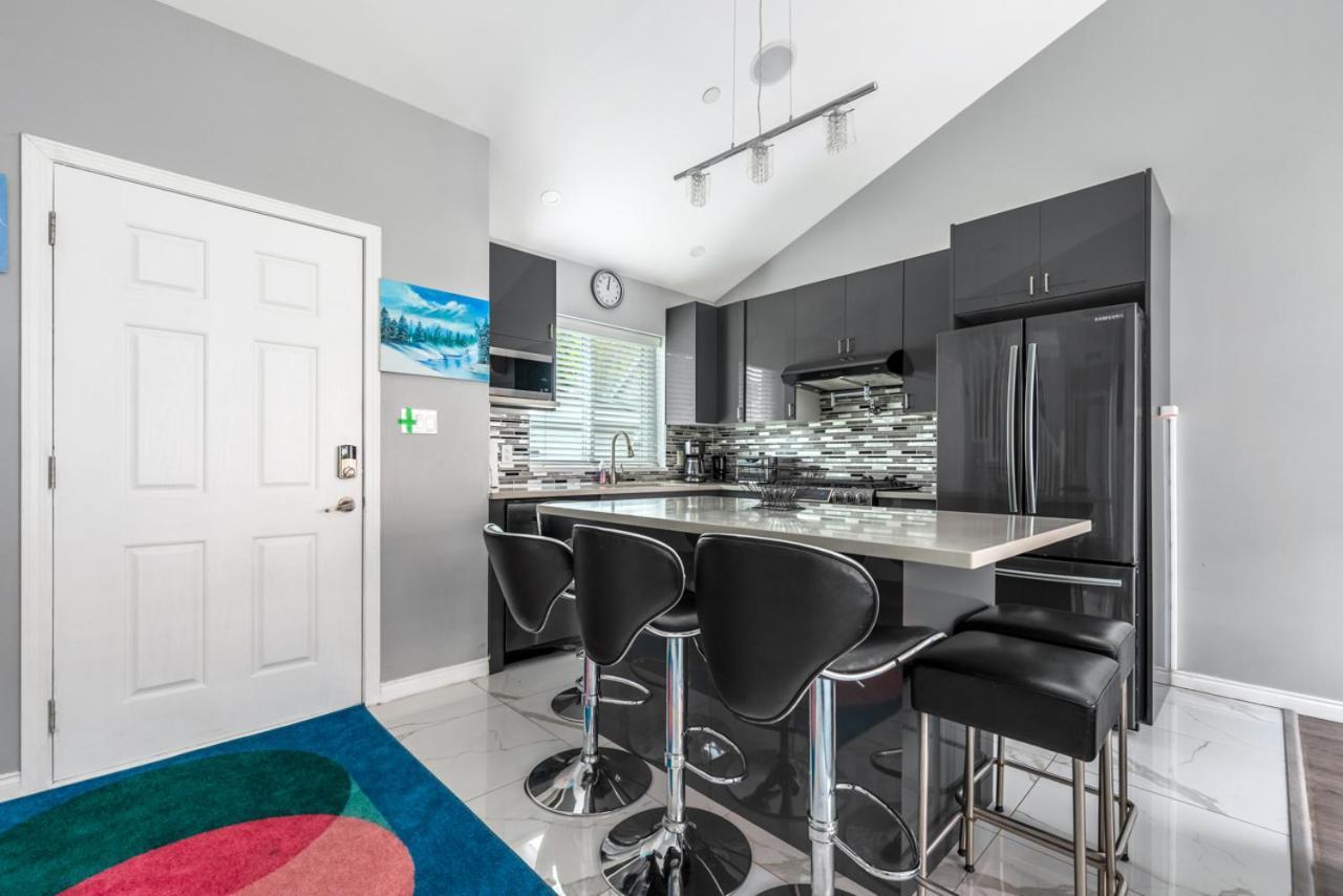 Stylish Dual Bedroom Suite In Van West Vancouver Exterior foto